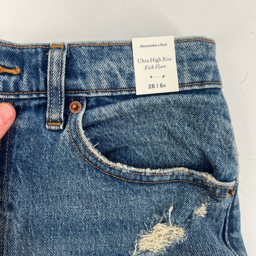 NWT Abercrombie & Fitch Distressed Ultra High Rise Kick Flare Crop Jeans 28 6R - Picture 5 of 7